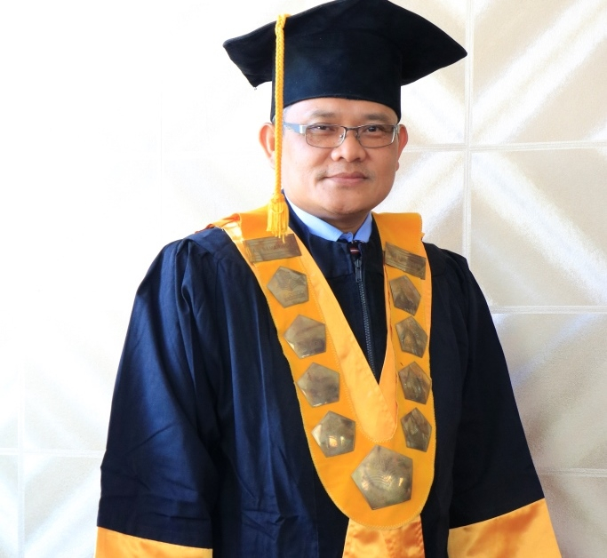 Prof. Dr. H. Mukhamad Ilyasin, M.Pd., Sang Rektor Pembawa Perubahan